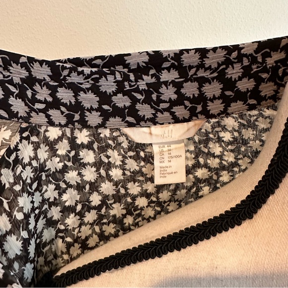 H&M Black and White Floral Flounce Chiffon Blouse - Picture 5 of 7